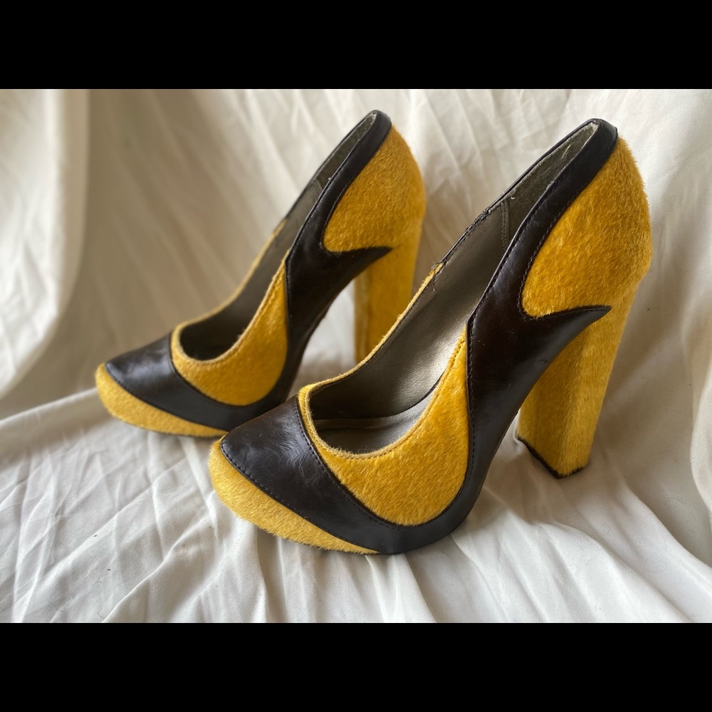 Michael Antonio Fuzzy Yellow/Mustard Retro High Heel (Leah Pump) Shoes. Size 7.5